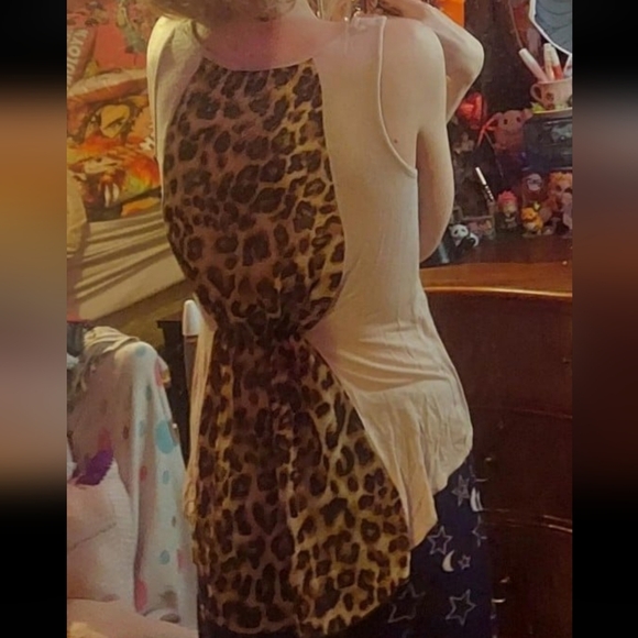 Wetseal semi sheer leopard print back panel fishtail tank top - Picture 5 of 7